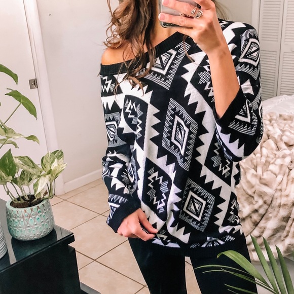 Sweaters - Cherokee print baggy mid sleeve pullover sweater